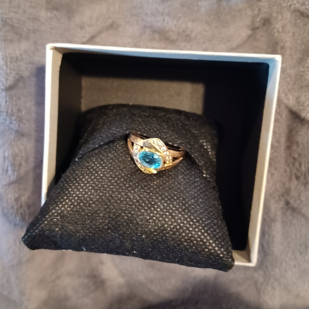 Neon Apatite and white topaz 18k gold over sterling silver. Size 8.